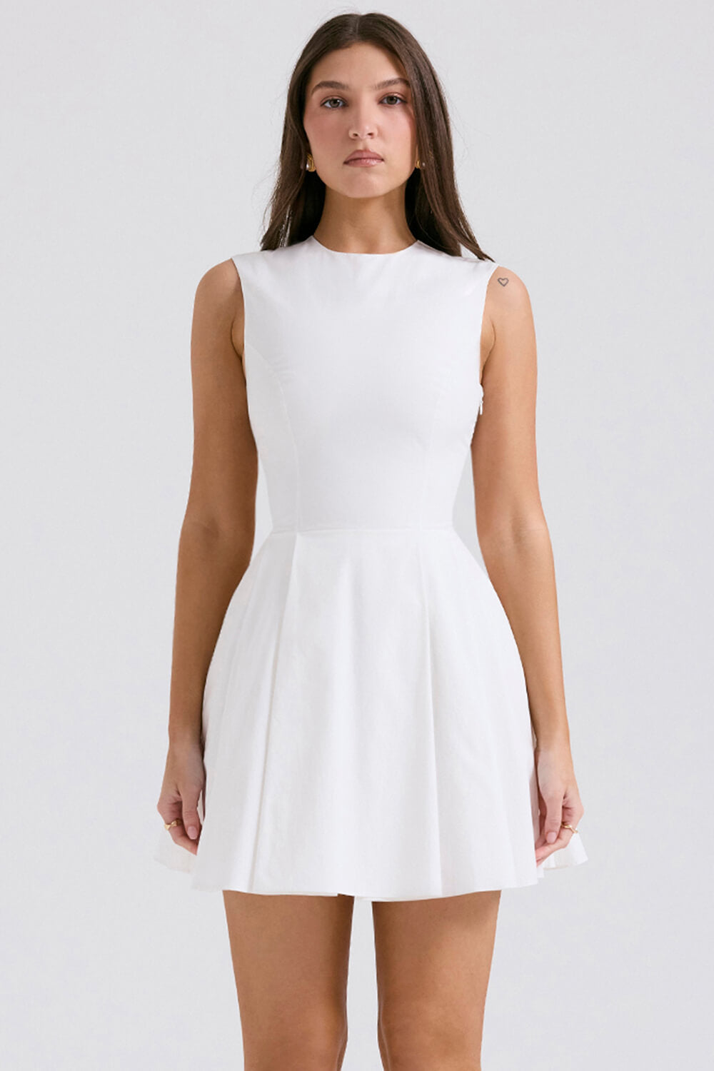 Robe mini plissée en coton blanc
