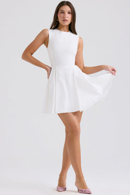 Robe mini plissée en coton blanc