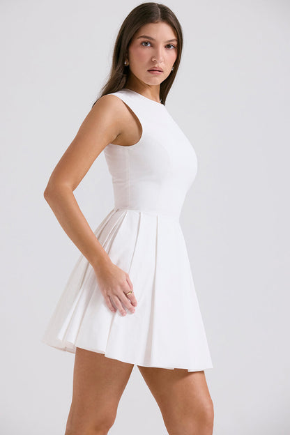 Robe mini plissée en coton blanc