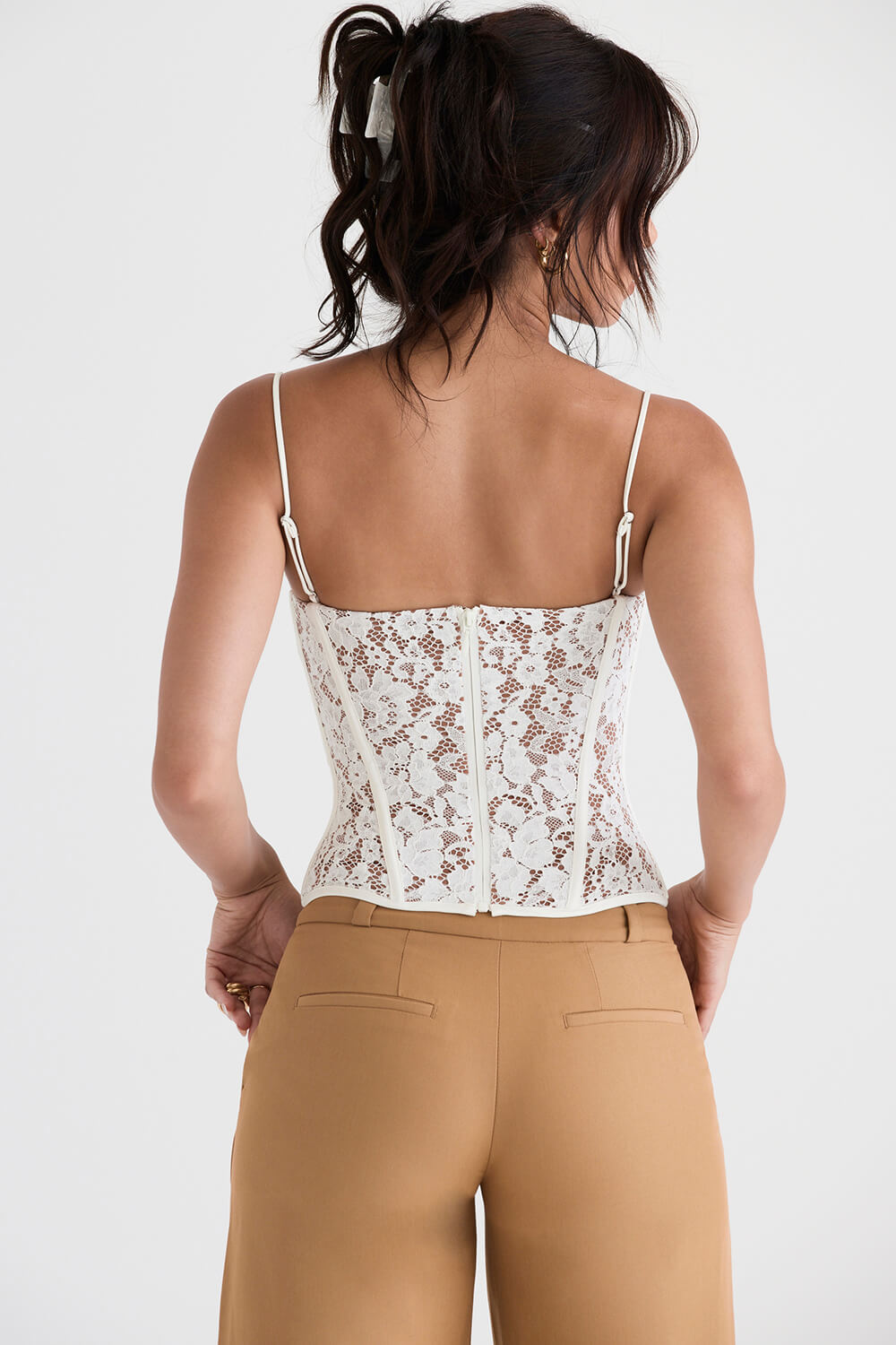 Corset en dentelle ivoire